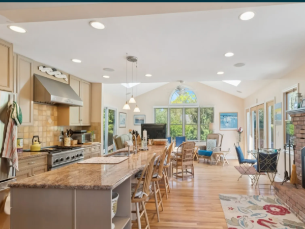 Luxurious Retreat in Tiana Shores - Your Perfect Hamptons Getaway